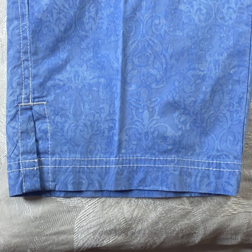 Lightweight patterned capris - Picture 3 of 8